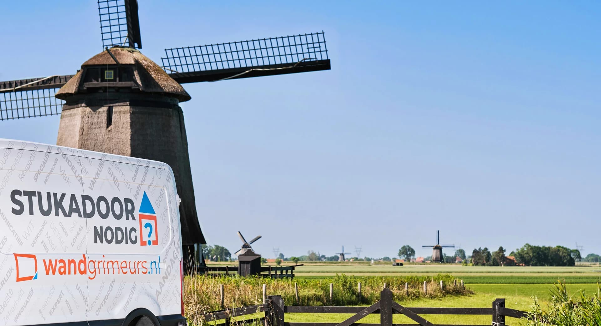 Oer-Hollands landschap met de wandgrimeurs-bus